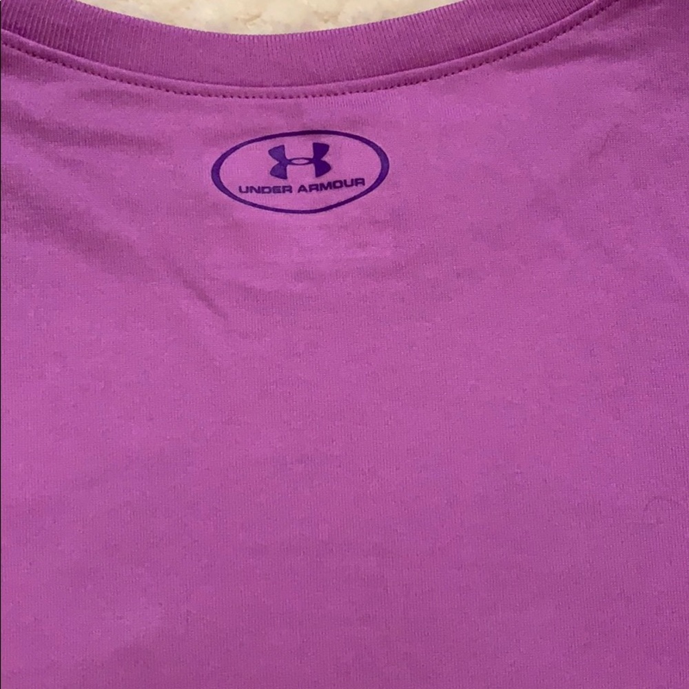 🛍Youth Under Armour heatgear workout shirt. - Picture 4 of 4